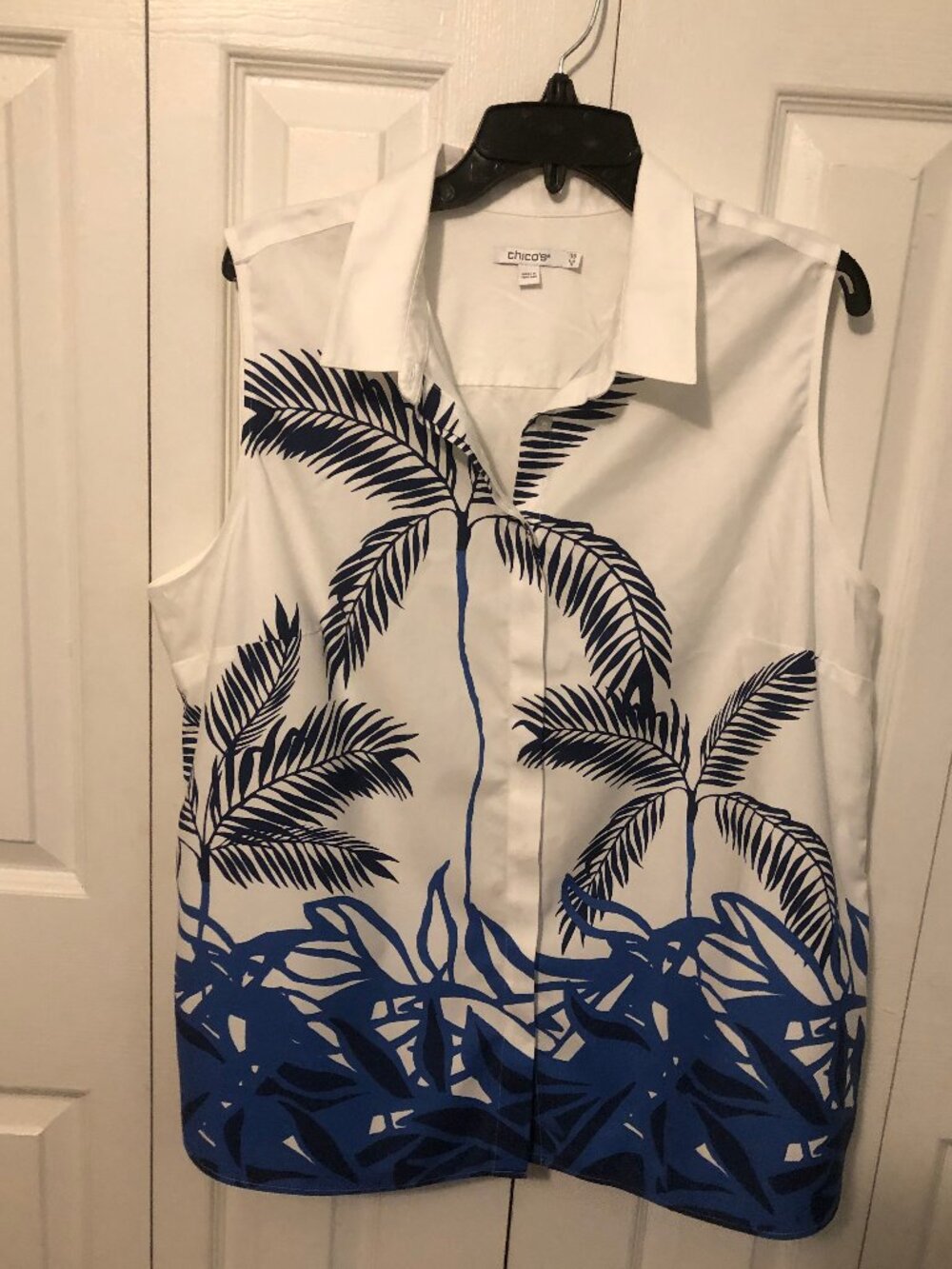 Chico's size 3.5 (US 16) Sleeveless Blouse with Palm Trees